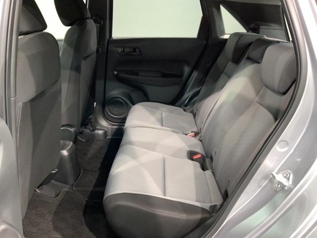 フィット ｅ：ＨＥＶベーシック　ＨｏｎｄａＳＥＮＳＩＮＧ新車保証試乗禁煙車　追突軽減ブレーキ　ワンオーナー車　フルセグＴＶ　カーテンエアバック　Ｒカメ　ＬＥＤ　パワーウインドウ　スマキー　横滑り防止　オートエアコン　ＥＴＣ車載器（30枚目）