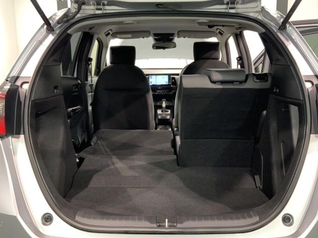 フィット ｅ：ＨＥＶベーシック　ＨｏｎｄａＳＥＮＳＩＮＧ新車保証試乗禁煙車　追突軽減ブレーキ　ワンオーナー車　フルセグＴＶ　カーテンエアバック　Ｒカメ　ＬＥＤ　パワーウインドウ　スマキー　横滑り防止　オートエアコン　ＥＴＣ車載器（37枚目）