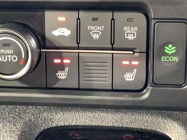 Ｎ－ＢＯＸカスタム ベースグレード　ＨｏｎｄａＳＥＮＳＩＮＧ新車保証試乗禁煙車　追突軽減ブレーキ　Ｂカメ　スマキー　ＬＥＤライト　オートエアコン　前席シートヒーター　クルーズコントロール　ＥＴＣ　ＥＳＣ　サイドカーテンエアバック　地デジ（11枚目）