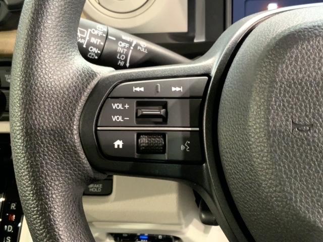 Ｎ－ＢＯＸ ベースグレード　ＨｏｎｄａＳＥＮＳＩＮＧ新車保証試乗禁煙車　パワーウインドー　衝突被害軽減　バックカメラ付　インテリキー　横滑り防止機能　両側スライド片側電動ドア　オートエアコン　ＬＥＤライト　盗難防止装置　フルセグ（9枚目）