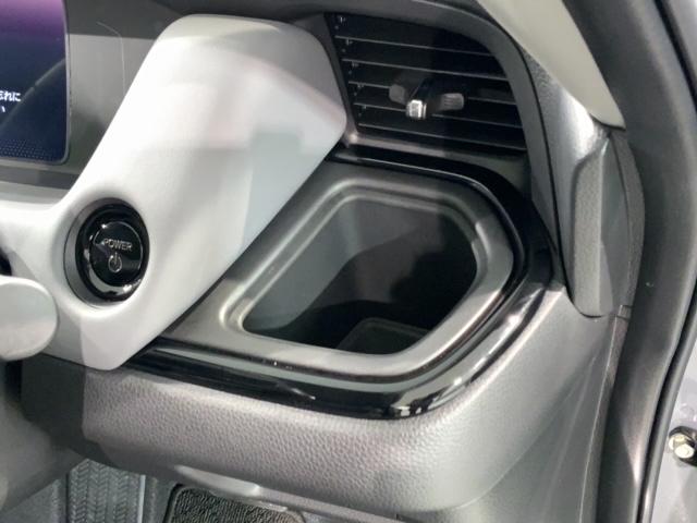 フィット ｅ：ＨＥＶＲＳ　ＨｏｎｄａＳＥＮＳＩＮＧ新車保証試乗禁煙車　カーテンエアバック　ＬＥＤヘッドライ　フルセグテレビ　Ｂカメ　ＥＴＣ装備　セキュリティアラーム　スマートキ　クルーズコントロール　パワーステアリング　ＡＢＳ（30枚目）