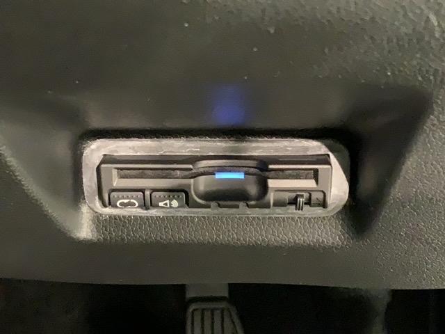 シャトル ハイブリッドＸ　いまコレ＋新品マット付あんしんＰＫＧ　オートクルーズコントロール　ＬＥＤヘッドランプ　エアコン　キーレス　サイドエアバック　スマートキー　横滑り防止機能　ＰＷ　エアバッグ　ＡＢＳ　ナビＴＶ　ＤＶＤ再生（11枚目）
