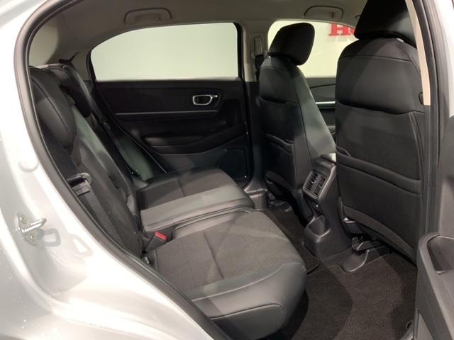 ヴェゼル ｅ：ＨＥＶ　Ｚ　ホンダセンシング　新車保証継承　禁煙　当社デモカー　ナビ　Ｒカメラ　ＣＤ　ＤＶＤ　ＢＴオーディオ　音楽録音　ＴＶ　アルミ　ＬＥＤヘッド　シートヒーター　パワーテールゲート　クルコン　スマートキー（17枚目）