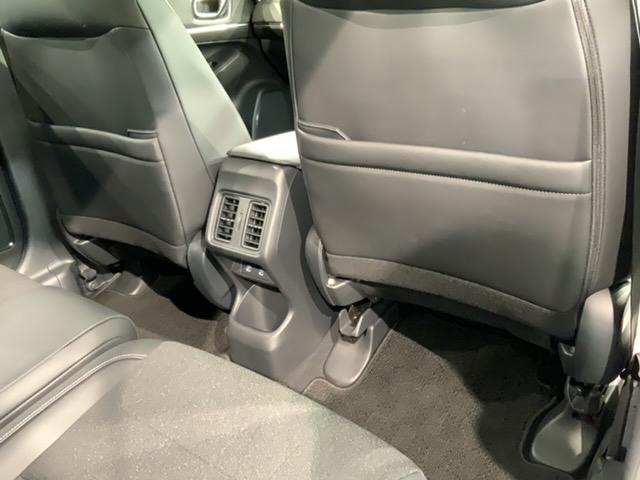 ヴェゼル ｅ：ＨＥＶ　Ｚ　ホンダセンシング　新車保証継承　禁煙　当社デモカー　ナビ　Ｒカメラ　ＣＤ　ＤＶＤ　ＢＴオーディオ　音楽録音　ＴＶ　アルミ　ＬＥＤヘッド　シートヒーター　パワーテールゲート　クルコン　スマートキー（30枚目）
