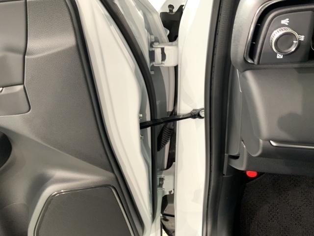 ヴェゼル ｅ：ＨＥＶ　Ｚ　ホンダセンシング　新車保証継承　禁煙　当社デモカー　ナビ　Ｒカメラ　ＣＤ　ＤＶＤ　ＢＴオーディオ　音楽録音　ＴＶ　アルミ　ＬＥＤヘッド　シートヒーター　パワーテールゲート　クルコン　スマートキー（42枚目）