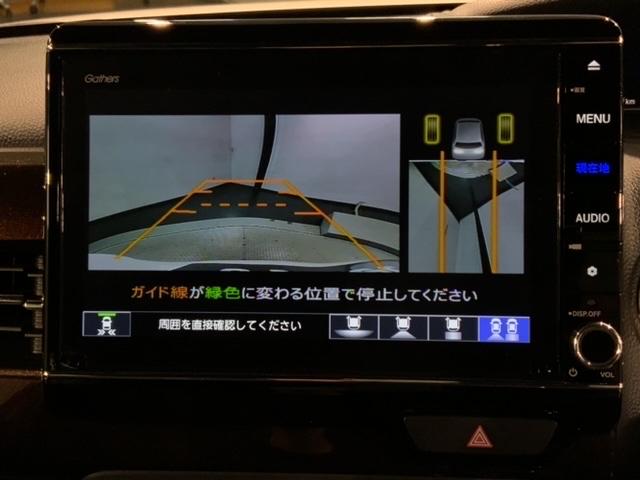 リバースギアに入れるだけで後方の表示へ切り替わります。夜間や雨の日の駐車も楽になりますよ。