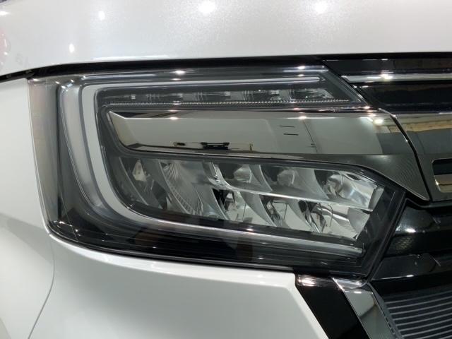 ＬＥＤヘッドライトは、点灯の瞬間から最大光量を発揮し、突然暗くなるトンネルなどでの安定感を高めます。