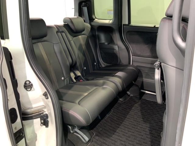 後席も余裕の広さ！ゆったりくつろげます！！