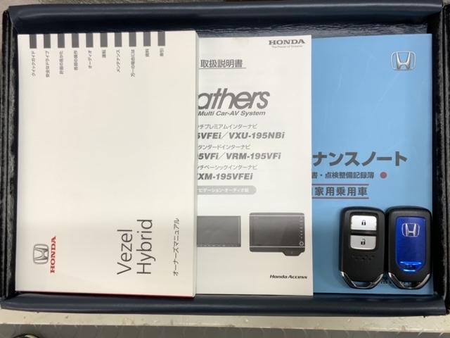 スマートキーは鍵をバッグに入れたままでもドアロックの開閉やエンジンのＯＮ・ＯＦＦができます。夜間や雨の日も鍵を探さなくて良いので便利です。