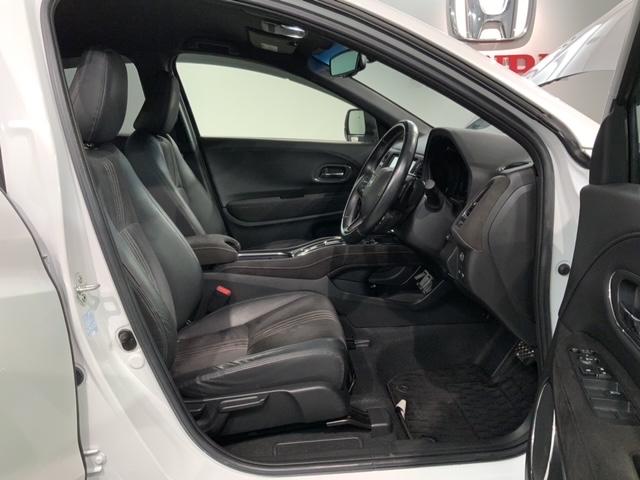 程よい硬さとホールド性が高くロングドライブも疲れにくいシートです。