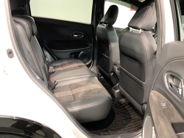 ゆったり座れるリヤシート！足元が広々としていて、乗り心地も良いです！