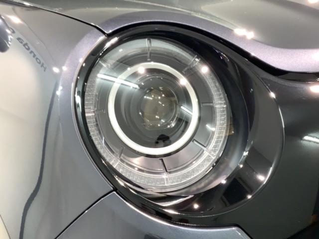 ＬＥＤヘッドライトは、点灯の瞬間から最大光量を発揮し、突然暗くなるトンネルなどでの安定感を高めます。