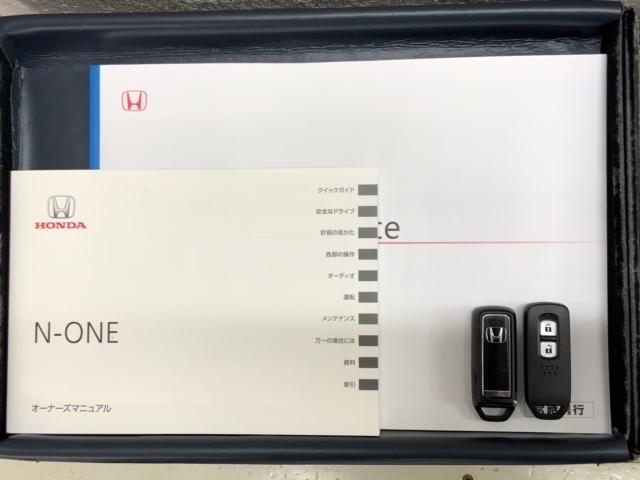 スマートキーは鍵をバッグに入れたままでもドアロックの開閉やエンジンのＯＮ・ＯＦＦができます。夜間や雨の日も鍵を探さなくて良いので便利です。