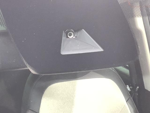 衝突被害軽減ブレーキは、不注意が原因で歩行者や車との衝突のおそれが生じた場合に、衝突回避または被害の軽減を支援します。　ついていて安心の機能ですね！