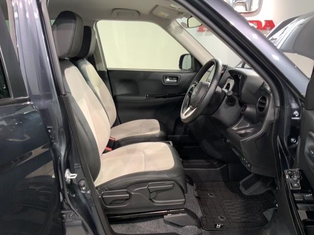 シートは厚めのクッションですのでゆったり座れますよ。