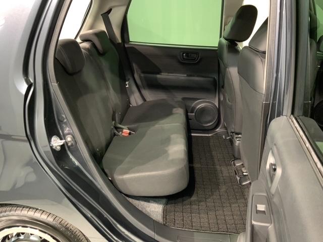 後席も余裕の広さ！ゆったりくつろげます！！