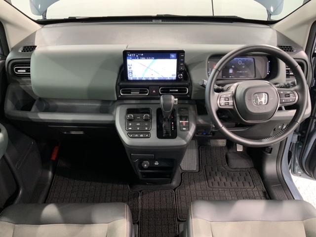 フリード クロスター　ＳＥＮＳＩＮＧ　最長５年　禁煙試乗車　９ｉｎナビ　ＴＶ　Ｒカメラ　Ｂｌｕｅｔｏｏｔｈ　ＣａｒＰｌａｙ　ＡｎｄｒｏｉｄＡｕｔｏ　ＥＴＣ　ＬＥＤライト　両側電動ドア　シートヒーター　フォグ　ＢＳＩ（9枚目）