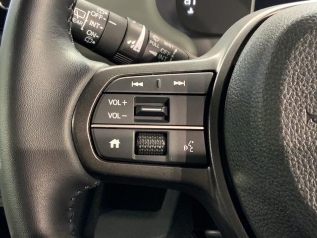 フリード クロスター　ＳＥＮＳＩＮＧ　最長５年　禁煙試乗車　９ｉｎナビ　ＴＶ　Ｒカメラ　Ｂｌｕｅｔｏｏｔｈ　ＣａｒＰｌａｙ　ＡｎｄｒｏｉｄＡｕｔｏ　ＥＴＣ　ＬＥＤライト　両側電動ドア　シートヒーター　フォグ　ＢＳＩ（10枚目）