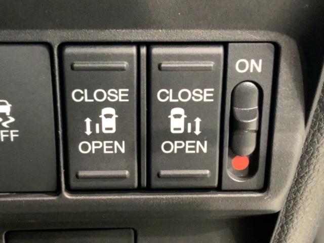 フリード クロスター　ＳＥＮＳＩＮＧ　最長５年　禁煙試乗車　９ｉｎナビ　ＴＶ　Ｒカメラ　Ｂｌｕｅｔｏｏｔｈ　ＣａｒＰｌａｙ　ＡｎｄｒｏｉｄＡｕｔｏ　ＥＴＣ　ＬＥＤライト　両側電動ドア　シートヒーター　フォグ　ＢＳＩ（13枚目）