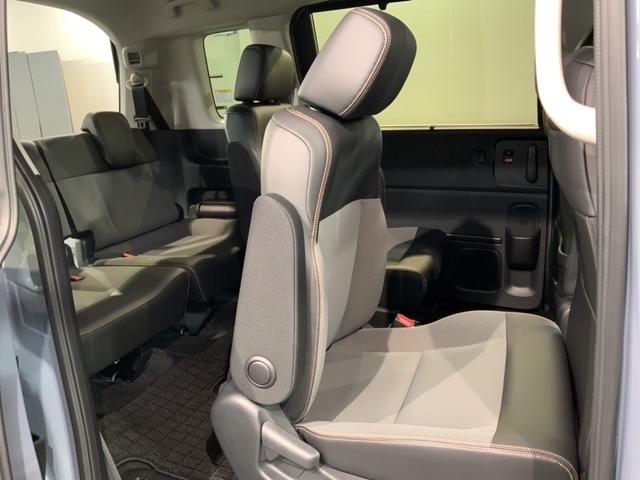 フリード クロスター　ＳＥＮＳＩＮＧ　最長５年　禁煙試乗車　９ｉｎナビ　ＴＶ　Ｒカメラ　Ｂｌｕｅｔｏｏｔｈ　ＣａｒＰｌａｙ　ＡｎｄｒｏｉｄＡｕｔｏ　ＥＴＣ　ＬＥＤライト　両側電動ドア　シートヒーター　フォグ　ＢＳＩ（34枚目）