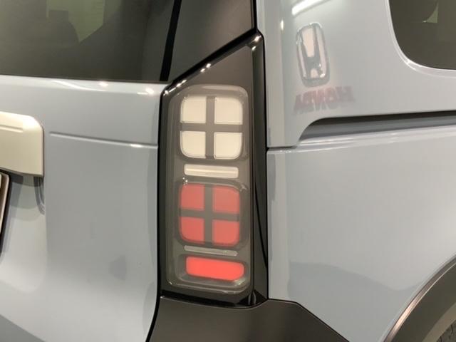 フリード クロスター　ＳＥＮＳＩＮＧ　最長５年　禁煙試乗車　９ｉｎナビ　ＴＶ　Ｒカメラ　Ｂｌｕｅｔｏｏｔｈ　ＣａｒＰｌａｙ　ＡｎｄｒｏｉｄＡｕｔｏ　ＥＴＣ　ＬＥＤライト　両側電動ドア　シートヒーター　フォグ　ＢＳＩ（45枚目）