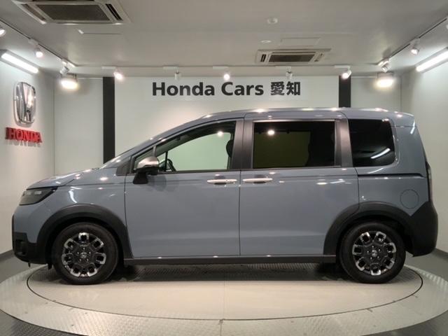 フリード クロスター　ＳＥＮＳＩＮＧ　最長５年　禁煙試乗車　９ｉｎナビ　ＴＶ　Ｒカメラ　Ｂｌｕｅｔｏｏｔｈ　ＣａｒＰｌａｙ　ＡｎｄｒｏｉｄＡｕｔｏ　ＥＴＣ　ＬＥＤライト　両側電動ドア　シートヒーター　フォグ　ＢＳＩ（47枚目）