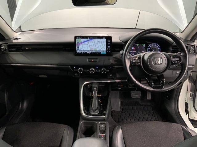 ヴェゼル ｅ：ＨＥＶＺ　Ｈ　ＳＥＮＳＩＮＧ　最長５年保証　純正ナビＴＶ　Ｒカメラ　ＢＴオ－ディオ　ＥＴＣ　ＬＥＤライト　ＶＳＡ　シ－トヒ－タ－　アルミ　スマ－トキ－　スペアキー　盗難防止装置　整備記録簿　ドアバイザ－　ＡＡＣ（8枚目）