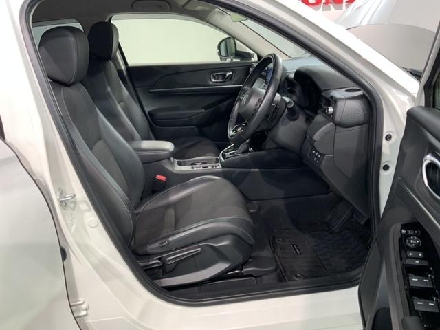 ヴェゼル ｅ：ＨＥＶＺ　Ｈ　ＳＥＮＳＩＮＧ　最長５年保証　純正ナビＴＶ　Ｒカメラ　ＢＴオ－ディオ　ＥＴＣ　ＬＥＤライト　ＶＳＡ　シ－トヒ－タ－　アルミ　スマ－トキ－　スペアキー　盗難防止装置　整備記録簿　ドアバイザ－　ＡＡＣ（16枚目）