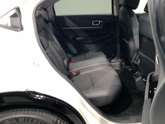 ヴェゼル ｅ：ＨＥＶＺ　Ｈ　ＳＥＮＳＩＮＧ　最長５年保証　純正ナビＴＶ　Ｒカメラ　ＢＴオ－ディオ　ＥＴＣ　ＬＥＤライト　ＶＳＡ　シ－トヒ－タ－　アルミ　スマ－トキ－　スペアキー　盗難防止装置　整備記録簿　ドアバイザ－　ＡＡＣ（17枚目）