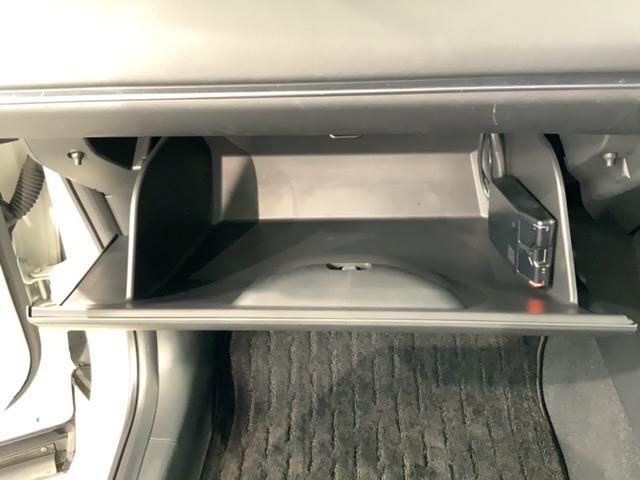 ヴェゼル ｅ：ＨＥＶＺ　Ｈ　ＳＥＮＳＩＮＧ　最長５年保証　純正ナビＴＶ　Ｒカメラ　ＢＴオ－ディオ　ＥＴＣ　ＬＥＤライト　ＶＳＡ　シ－トヒ－タ－　アルミ　スマ－トキ－　スペアキー　盗難防止装置　整備記録簿　ドアバイザ－　ＡＡＣ（25枚目）