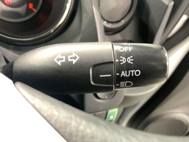 フィット １３Ｇ・スマートセレクションファインスタイル　１年保証　ワンオ－ナ－　ナビＶＸＭ－１２８Ｃ　Ｒカメラ　ＥＴＣ　ＨＩＤ　アルミ　スマ－トキ－　スペアキー　盗難防止装置　整備記録簿　ドアバイザ－　ＡＡＣ　Ｗエアバッグ　インテリキー　キーレス　ＡＢＳ（10枚目）