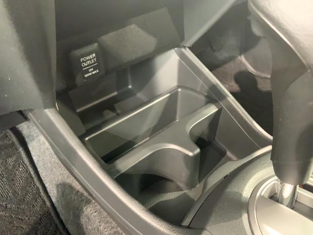 フィット １３Ｇ・スマートセレクションファインスタイル　１年保証　ワンオ－ナ－　ナビＶＸＭ－１２８Ｃ　Ｒカメラ　ＥＴＣ　ＨＩＤ　アルミ　スマ－トキ－　スペアキー　盗難防止装置　整備記録簿　ドアバイザ－　ＡＡＣ　Ｗエアバッグ　インテリキー　キーレス　ＡＢＳ（13枚目）