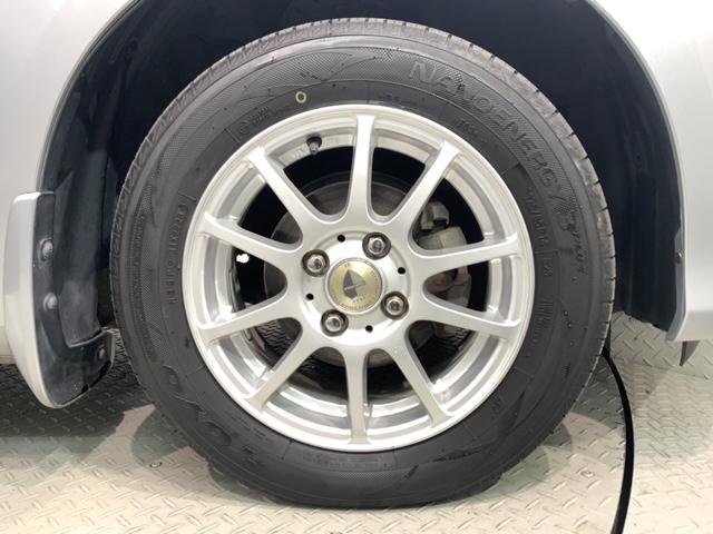 フィット １３Ｇ・スマートセレクションファインスタイル　１年保証　ワンオ－ナ－　ナビＶＸＭ－１２８Ｃ　Ｒカメラ　ＥＴＣ　ＨＩＤ　アルミ　スマ－トキ－　スペアキー　盗難防止装置　整備記録簿　ドアバイザ－　ＡＡＣ　Ｗエアバッグ　インテリキー　キーレス　ＡＢＳ（14枚目）