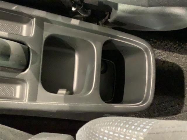 フィット １３Ｇ・スマートセレクションファインスタイル　１年保証　ワンオ－ナ－　ナビＶＸＭ－１２８Ｃ　Ｒカメラ　ＥＴＣ　ＨＩＤ　アルミ　スマ－トキ－　スペアキー　盗難防止装置　整備記録簿　ドアバイザ－　ＡＡＣ　Ｗエアバッグ　インテリキー　キーレス　ＡＢＳ（27枚目）