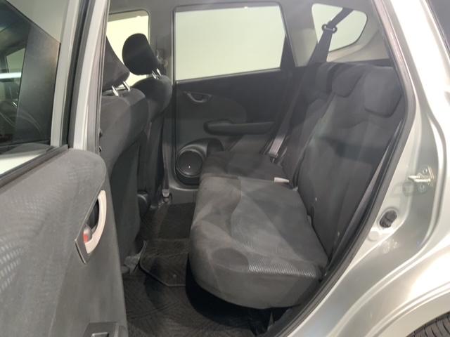 フィット １３Ｇ・スマートセレクションファインスタイル　１年保証　ワンオ－ナ－　ナビＶＸＭ－１２８Ｃ　Ｒカメラ　ＥＴＣ　ＨＩＤ　アルミ　スマ－トキ－　スペアキー　盗難防止装置　整備記録簿　ドアバイザ－　ＡＡＣ　Ｗエアバッグ　インテリキー　キーレス　ＡＢＳ（30枚目）