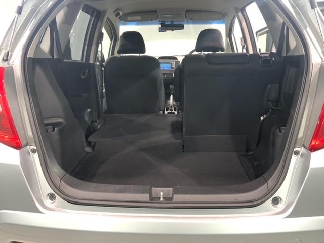 フィット １３Ｇ・スマートセレクションファインスタイル　１年保証　ワンオ－ナ－　ナビＶＸＭ－１２８Ｃ　Ｒカメラ　ＥＴＣ　ＨＩＤ　アルミ　スマ－トキ－　スペアキー　盗難防止装置　整備記録簿　ドアバイザ－　ＡＡＣ　Ｗエアバッグ　インテリキー　キーレス　ＡＢＳ（37枚目）