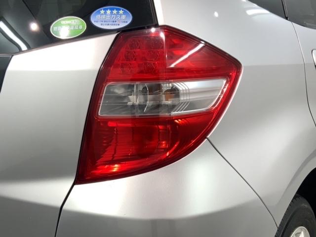 フィット １３Ｇ・スマートセレクションファインスタイル　１年保証　ワンオ－ナ－　ナビＶＸＭ－１２８Ｃ　Ｒカメラ　ＥＴＣ　ＨＩＤ　アルミ　スマ－トキ－　スペアキー　盗難防止装置　整備記録簿　ドアバイザ－　ＡＡＣ　Ｗエアバッグ　インテリキー　キーレス　ＡＢＳ（45枚目）