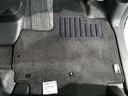 新品の純正フロアマット付きです。ドライブの際に気分良く乗って頂けます。