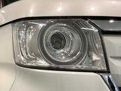 ＬＥＤヘッドライトは、点灯の瞬間から最大光量を発揮し、突然暗くなるトンネルなどでの安定感を高めます。 6