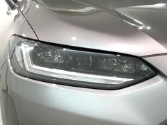 ＬＥＤヘッドライトは、点灯の瞬間から最大光量を発揮し、突然暗くなるトンネルなどでの安定感を高めます。 7