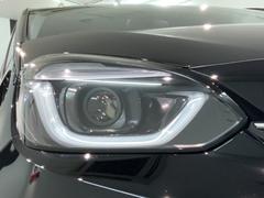 ＬＥＤヘッドライトは、点灯の瞬間から最大光量を発揮し、突然暗くなるトンネルなどでの安定感を高めます。 7