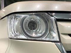 ＬＥＤヘッドライトは、点灯の瞬間から最大光量を発揮し、突然暗くなるトンネルなどでの安定感を高めます。 7