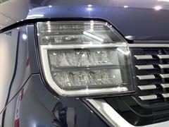 ＬＥＤヘッドライトは、点灯の瞬間から最大光量を発揮し、突然暗くなるトンネルなどでの安定感を高めます。 7