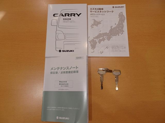 KCエアコン・パワステ AT/オートライト/ぬかるみ脱出アシスト/横滑り抑制/メッキフロントガーニッシュ/ビニールレザーシート/ABS/AM・FMラジオ/運転席・助手席SRSエアバック/エアコン/パワステ/予備キー(40枚目)