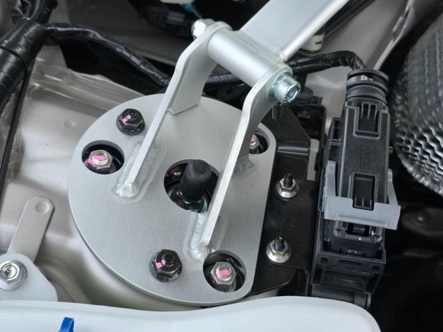ロードスター ブラウン・トップ　マツダスピードエアロ　ＨＫＳハイパーマックスＳ車高調　マツダスピードタワーバー　ブラウンナッパレザーシート　マツダ純正ナビ　フルセグＴＶ　バックカメラ　スマートキー　ＬＥＤヘッドランプ　シートヒーター（21枚目）