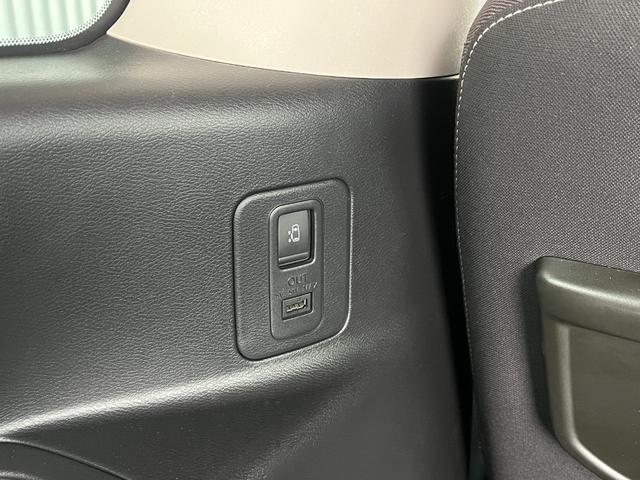 セレナ ハイウェイスター 両側電動スライドドア(ハンズフリー機能付き) ナビ フルセグTV 全方位カメラ オートクルーズ LEDヘッド 衝突被害軽減装置 車線逸脱警報 パーキングアシスト プッシュスタート スマートキー合計2個(42枚目)