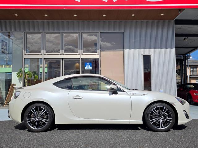 86 GTリミテッド 純正ナビ フルセグTV バックカメラ スマートキー ディスチャージヘッドランプ 前後2カメラドライブレコーダー 赤黒ハーフレザーシート シートヒーター ETC車載器 オートライト オートエアコン(7枚目)