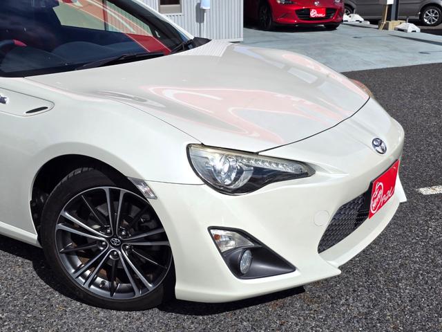 86 GTリミテッド 純正ナビ フルセグTV バックカメラ スマートキー ディスチャージヘッドランプ 前後2カメラドライブレコーダー 赤黒ハーフレザーシート シートヒーター ETC車載器 オートライト オートエアコン(9枚目)