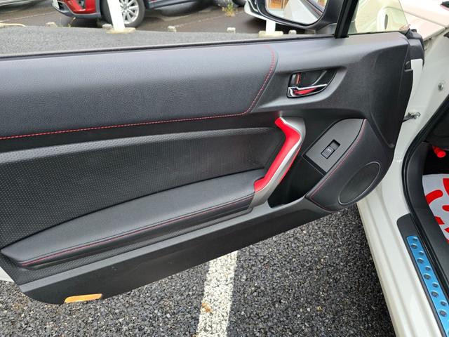 86 GTリミテッド 純正ナビ フルセグTV バックカメラ スマートキー ディスチャージヘッドランプ 前後2カメラドライブレコーダー 赤黒ハーフレザーシート シートヒーター ETC車載器 オートライト オートエアコン(26枚目)