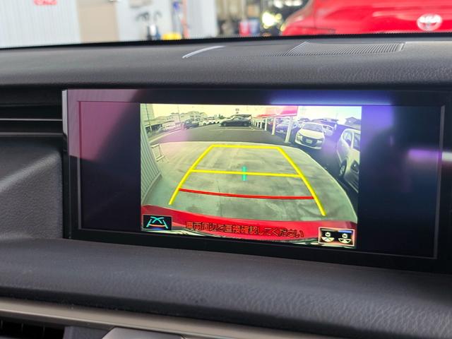 バックモニターは車庫入れの強い味方♪車は構造上、死角がたくさんあります。後退時の死角をチェックするために便利な装備ですね！